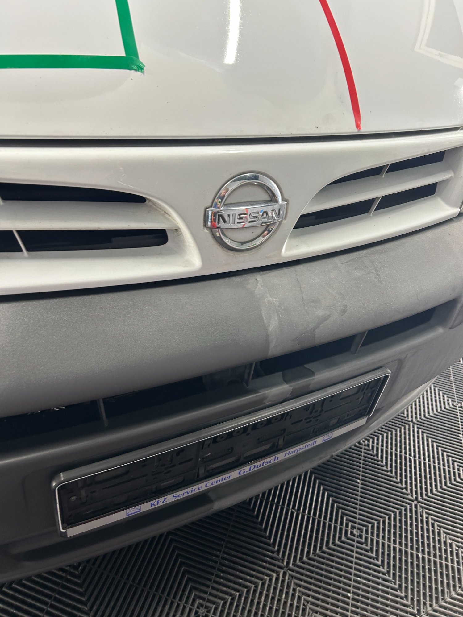Kunststoff am weißen Wagen
